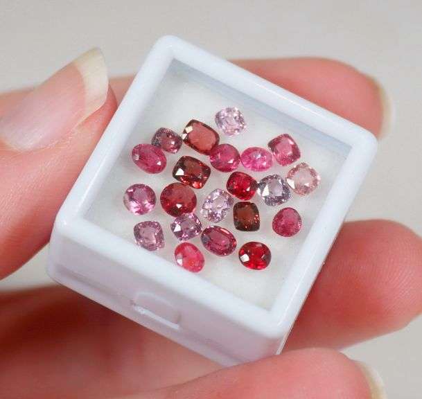 Fiery 21 piece 5.26ct red pink and purple Spinel set!