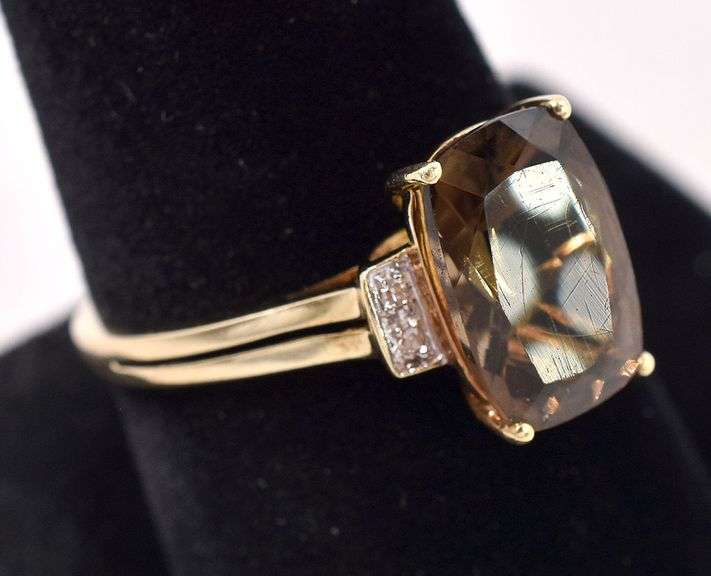 Attractive 10K Yellow Gold Smokey Quartz Ring