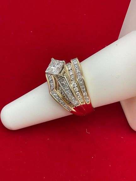 CERTIFIED BRAND NEW 14K GOLD AND DIAMOND ENGAGEMENT RING . 3.25 CARATS