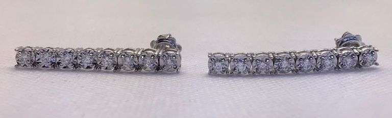 STUNNING AND ELEGANT 14K WHITE GOLD DROP-DOWN DIAMOND EARRINGS