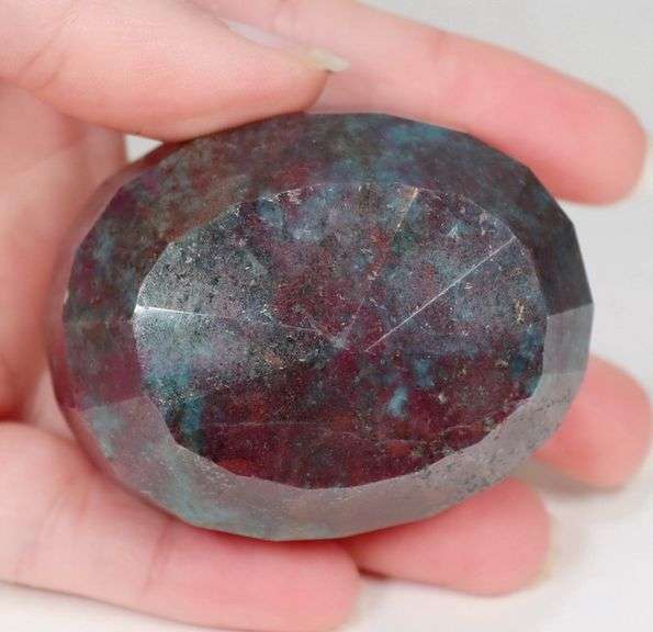 One of a kind! 1,130ct Ruby in Kyanite