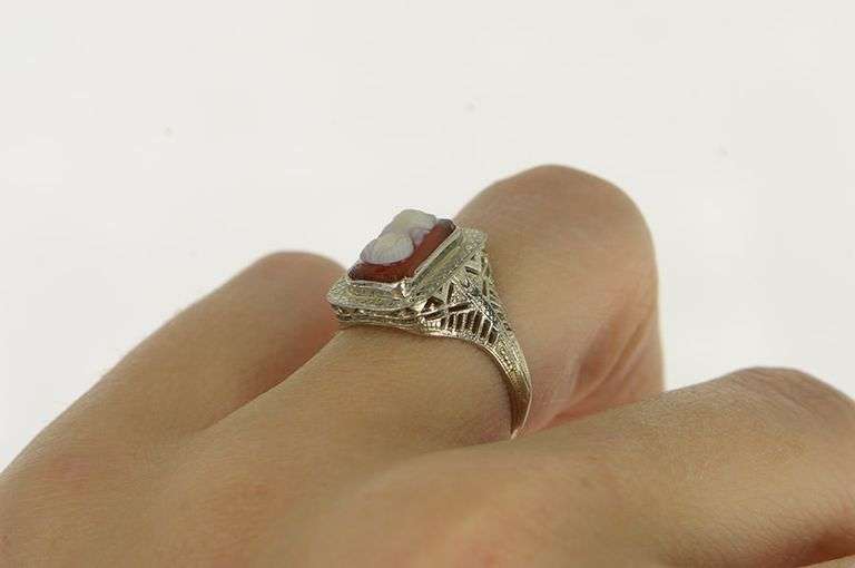 18K White Gold Art Deco Filigree Squared Agate Cameo Ring