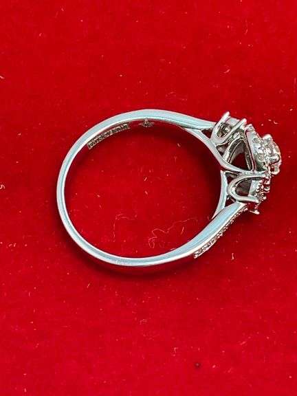 14K WHITE GOLD DIAMOND ENGAGEMENT RING