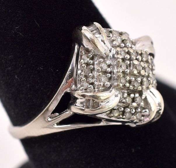 Captivating 10K white Gold Diamond Ring