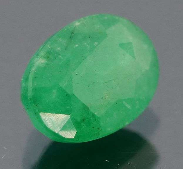 Outstanding color! 2.28ct top green Colombian Emerald