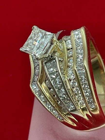 CERTIFIED BRAND NEW 14K GOLD AND DIAMOND ENGAGEMENT RING . 3.25 CARATS