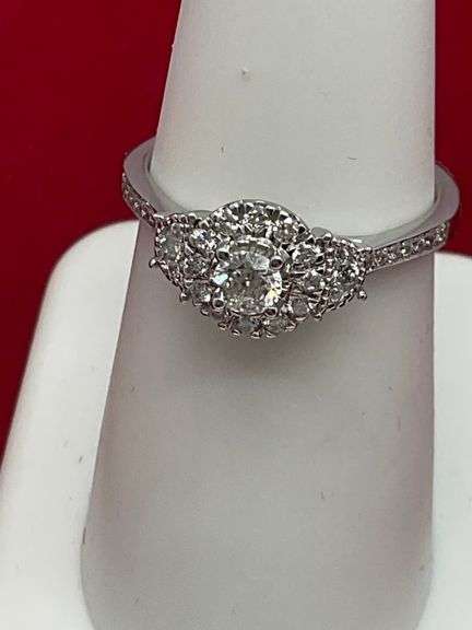 14K WHITE GOLD DIAMOND ENGAGEMENT RING