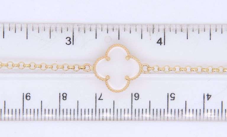 Mother of pearl three clover bracelet in yellow gold