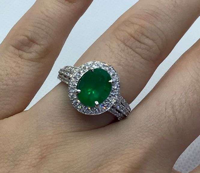 EYE-CATCHING AND TIMELESS 18K HALO SET EMERALD AND DIAMOND  COCKTAIL RING