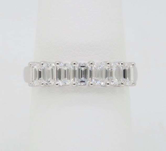Elegant 1.00ctw Diamond Anniversary Band