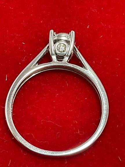 LADIES 10K WHITE GOLD DIAMOND ENGAGEMENT RING