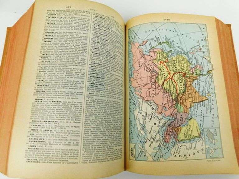 1938 Nouveau Petit La Rousse Illustre French Dictionary