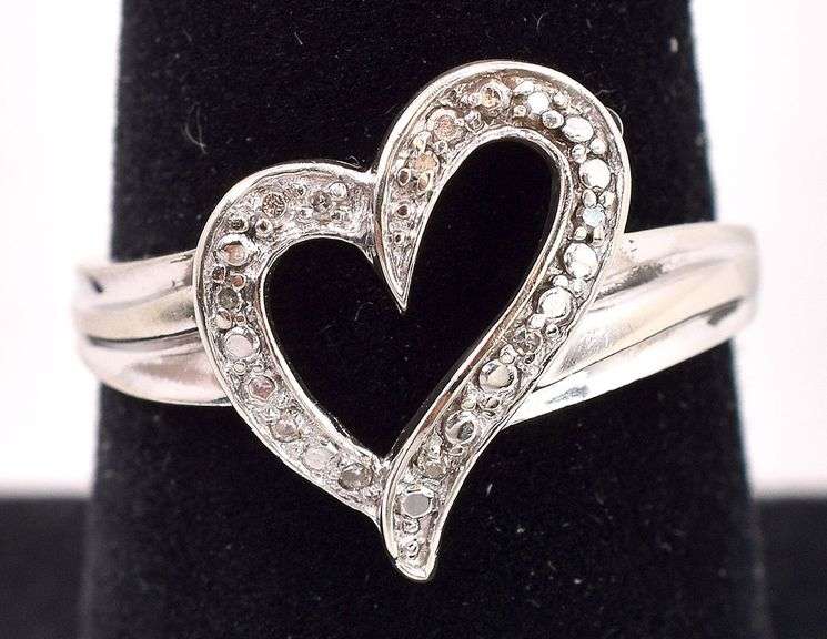 Beautiful 10K White Gold Diamond Heart Ring