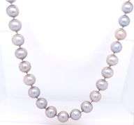 8.5mm Grey pearl strand necklace in yellow gold clasp