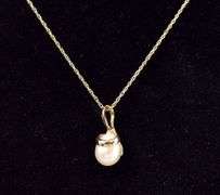 Adorable 14K Yellow Gold Pearl Pendant Necklace