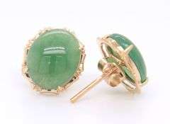 14kt Yellow gold oval green jade stud earrings