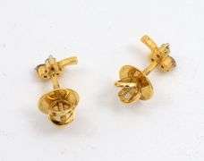 Feminine 18k Diamond Earrings