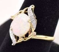 Alluring 10K Yellow Gold approx. 1.18 CTS Opal and Diamond Ring