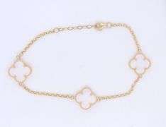 Mother of pearl three clover bracelet in yellow gold
