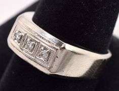Dashing 10K White Gold Diamond Men's Ring