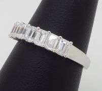 Elegant 1.00ctw Diamond Anniversary Band