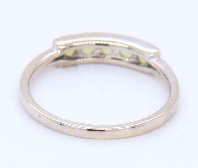 18kt White gold bony levy peridot five stone stackable band