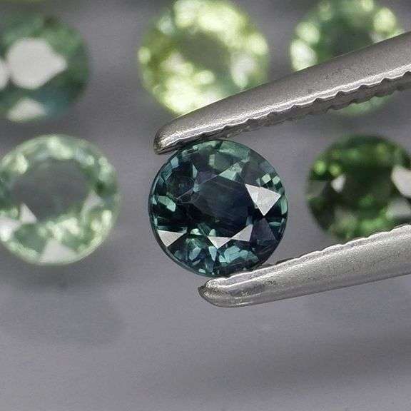 Heated only! 5.24ct round cut Australian Sapphire set