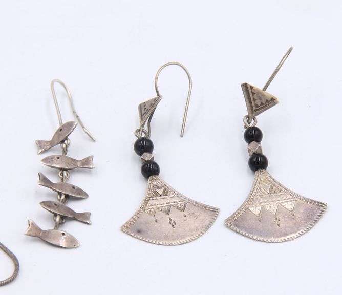 Group lot of vintage 925 sterling silver jewelry