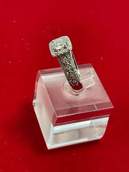 CERTIFIED 14K WHITE GOLD AND DIAMOND ENGAGEMENT RING
