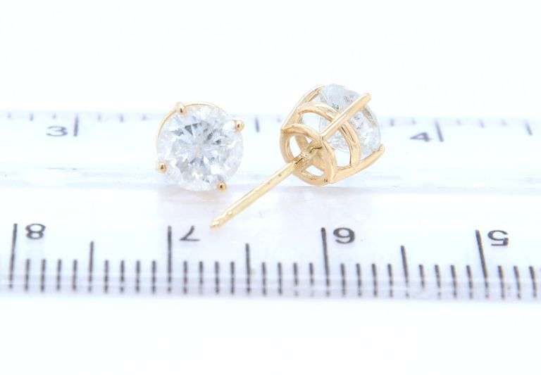 14kt Yellow gold 1.30ctw round brilliant cut diamond stud earrings