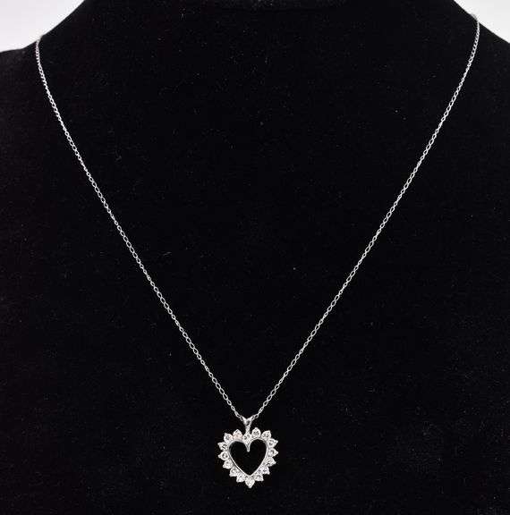 Phenomenal 14K white Gold Diamond Heart Pendant Necklace