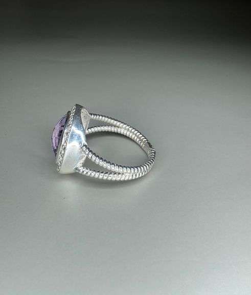 Beautiful VVs1  6.5 Ctw. Natural Amethyst and Tanzanite Ring.