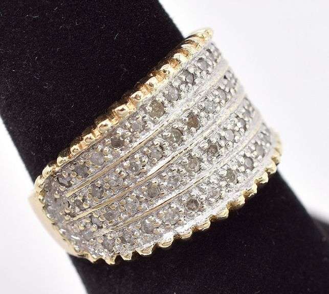 Amazing 10K Yellow Gold Diamond Ring