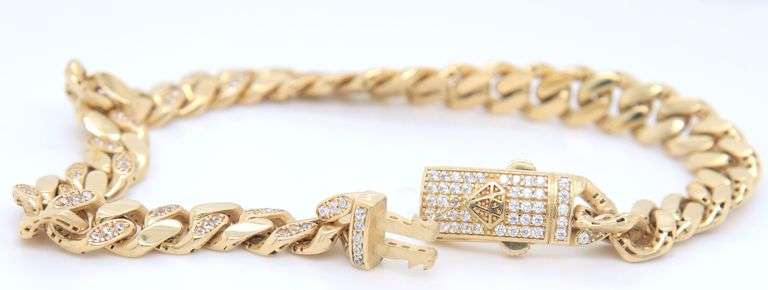 Cuban link chain ubic zirconia bracelet in 14kt Yellow gold