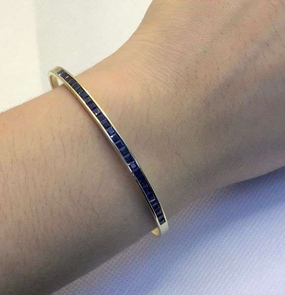 GORGEOUS AND ELEGANT 14K YELLOW GOLD PRINCESS CUT SAPPHIRE SLIP-ON BANGLE BRACELET
