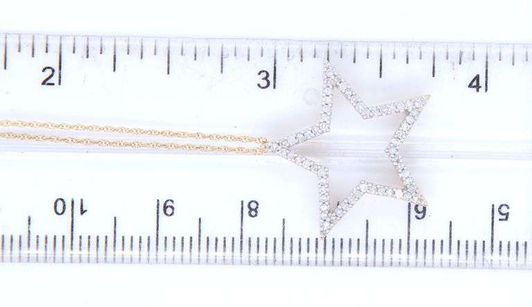 14kt Yellow gold 0.30ctw diamond star pendant on chain