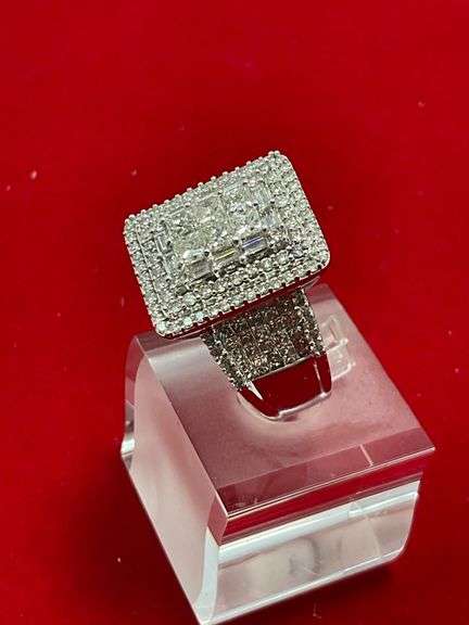 CERTIFIED NEW 14K WHITE GOLD AND DIAMOND RING . 3.50 CARATS