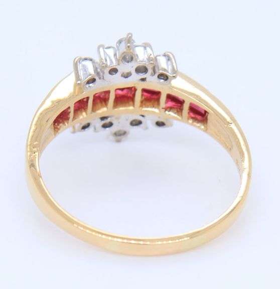 18kt Yellow gold ruby and diamond crown ring
