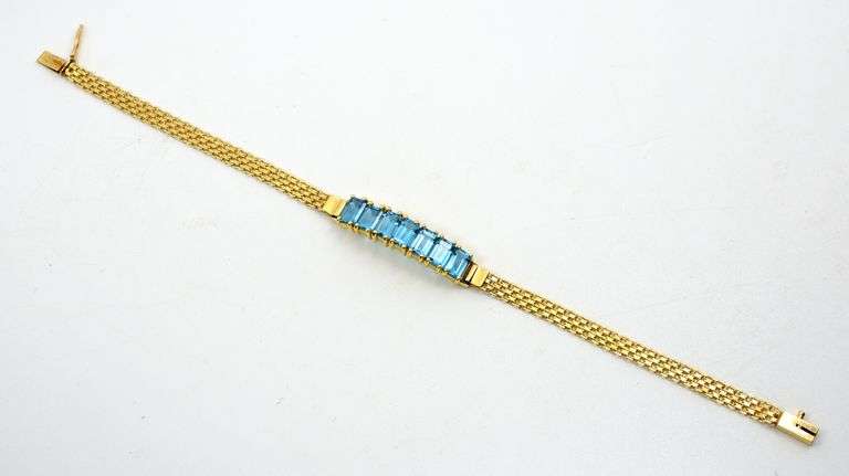 Attractive 14K YG Bracelet with Blue Topaz