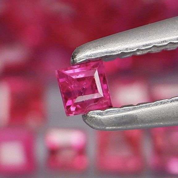 Outstanding 2.50ct 48 piece princess cut Ruby set