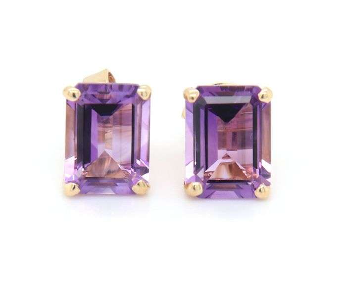 14kt Yellow gold emerald cut amethyst stud earrings
