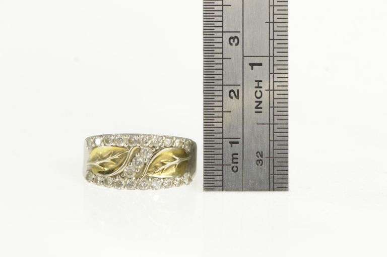 10K White Gold 0.70 Ctw Diamond Leaf Wedding Band Ring