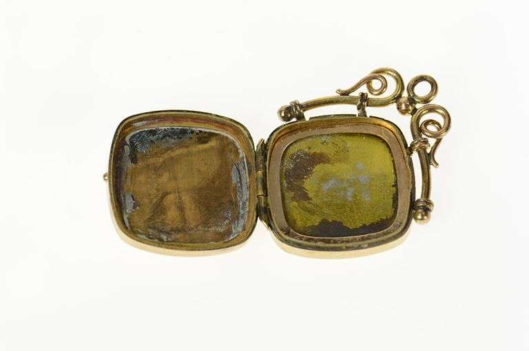 14K Yellow Gold Masonic Symbol Photo Picture Locket Pendant