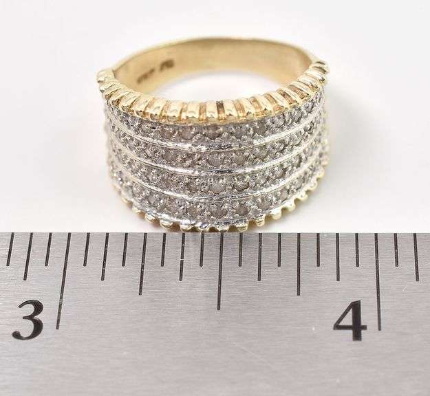 Amazing 10K Yellow Gold Diamond Ring