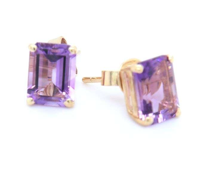 14kt Yellow gold emerald cut amethyst stud earrings