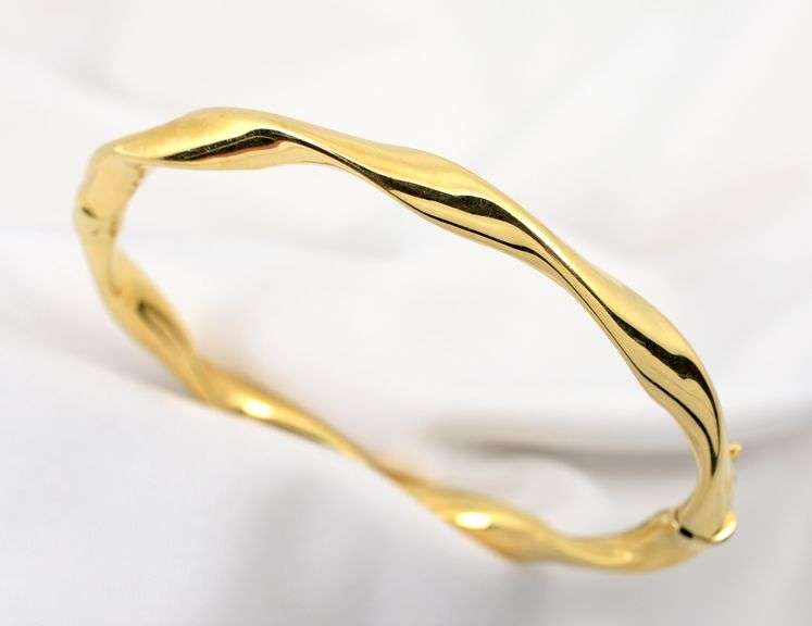 Stylish 14K YG Twist Bangel