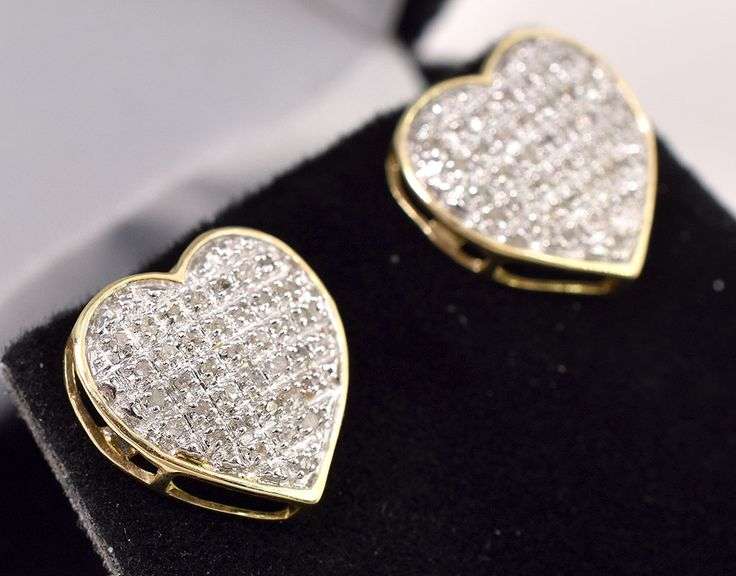 Opulent Approx. 0.33CTW Diamond Cluster Heart Earrings in 14K Yellow Gold