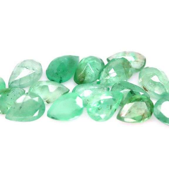 Bright emerald green 5.95ct 17pc emerald set