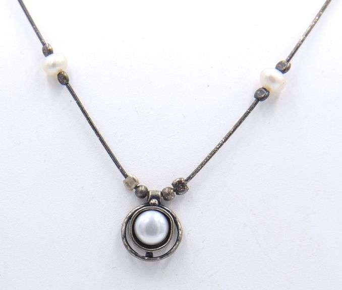 Vintage 925 sterling silver pearl pendant on chain necklace