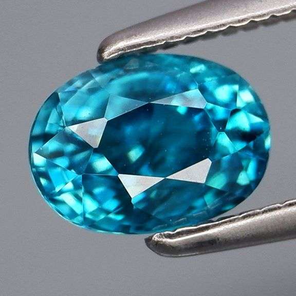 Glittering 1.37ct diamond luster London blue Zircon